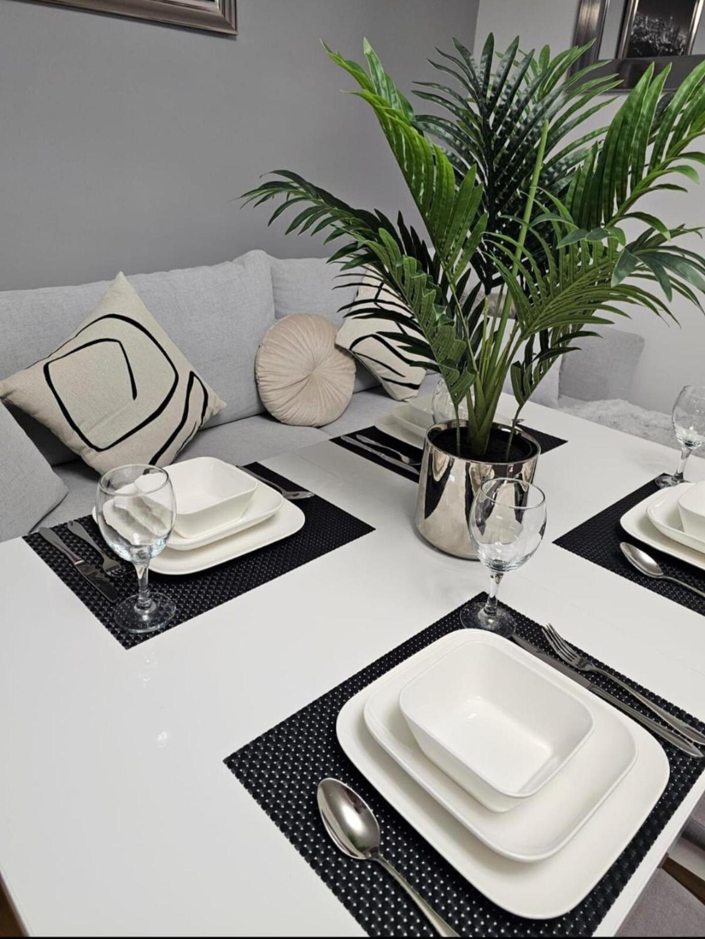 Apartment In Zyrardow 10Min To Suntago מראה חיצוני תמונה